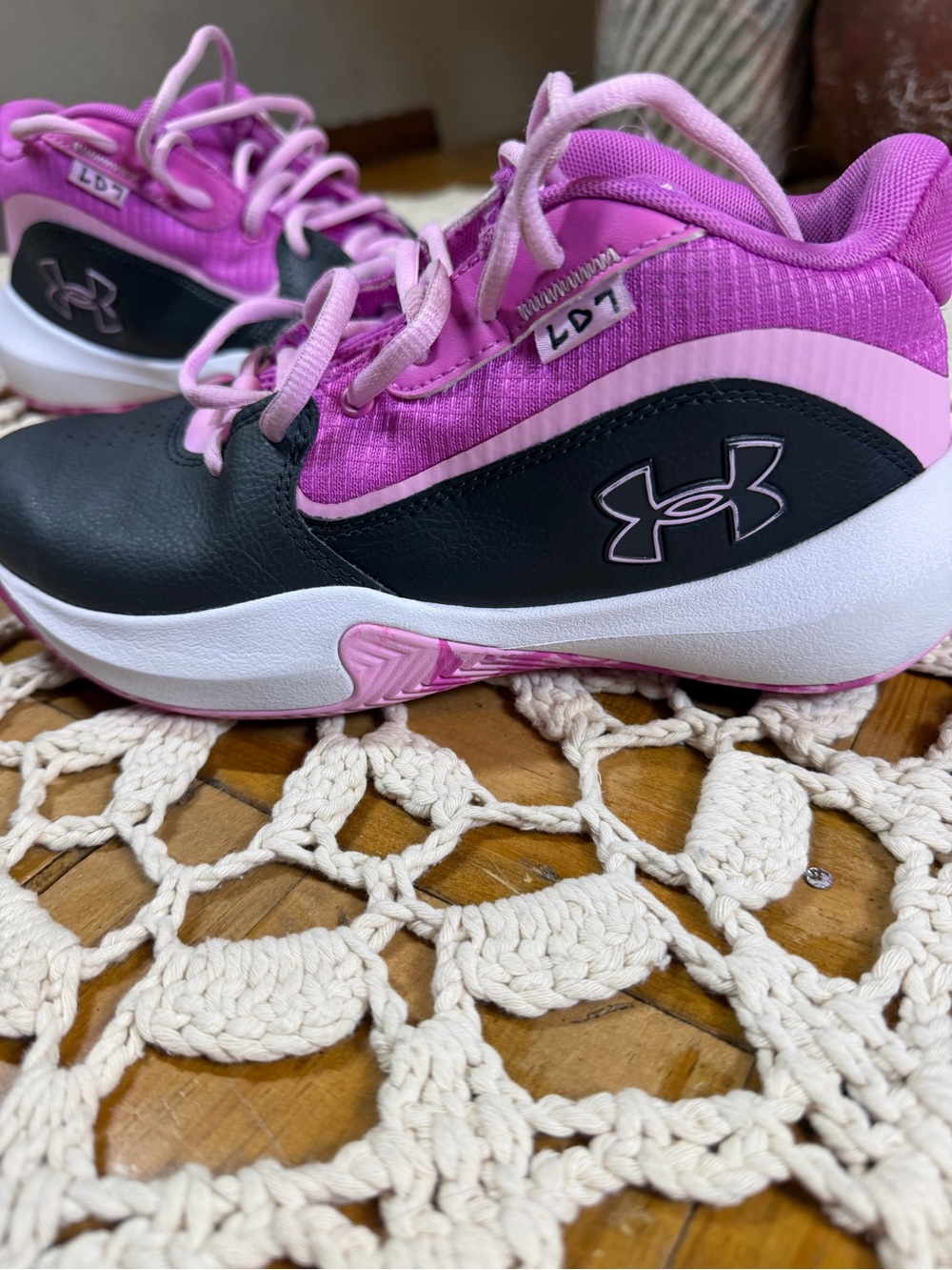 Under Armour Lockdown 7 GS Basketball Shoes Girls 5Y Purple Pink